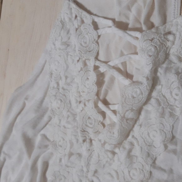 Embroided rose criss cross tank - Picture 3 of 4